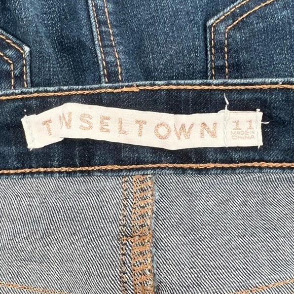 Tinseltown Distressed Rough Hem Jean Mini Skirt Size 11 Women’s - Picture 2 of 5